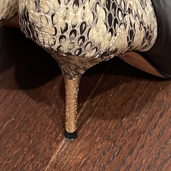 Vince Camuto Signature Black Booties Size 6.5 - Picture 5 of 9